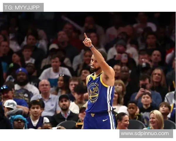 勇士客场140分大胜爵士，替补五将得分上双